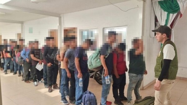 Rescata Migración a 136 extranjeros sin documentos en Puebla.