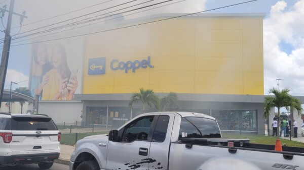 Se incendia Coppel de la avenida Nichupté de Cancún (VIDEO).