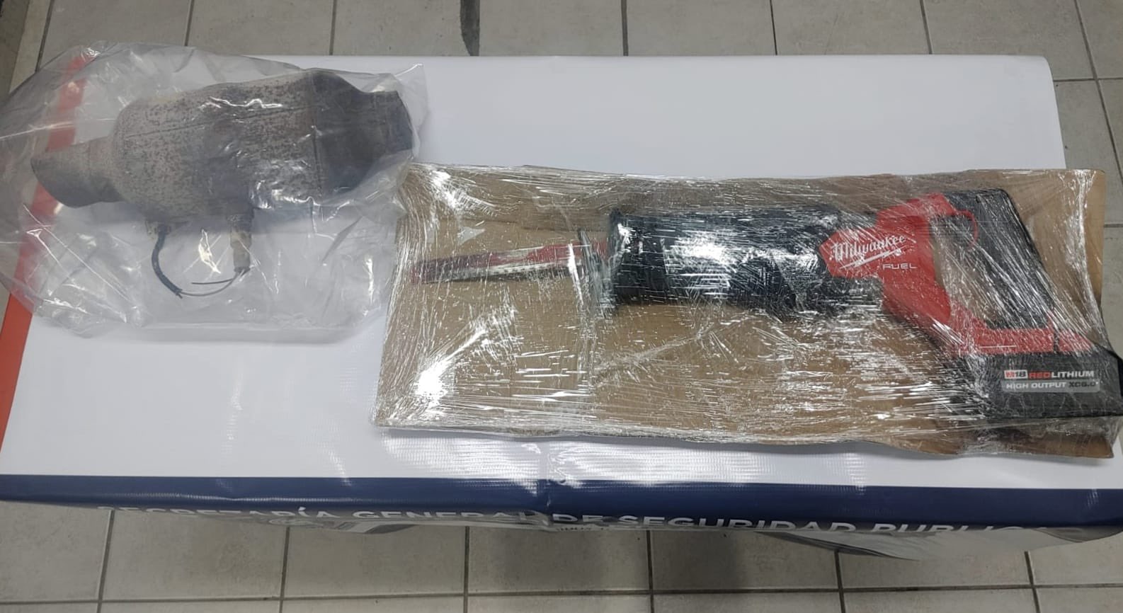 Detienen por robo de autopartes a taxista de Playa del Carmen; Jonathan “N” y su cómplice le hallaron un catalizador y una cortadora eléctrica.