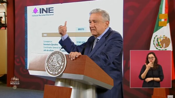 Consejeros y personal del INE son unos “cinicazos”: AMLO