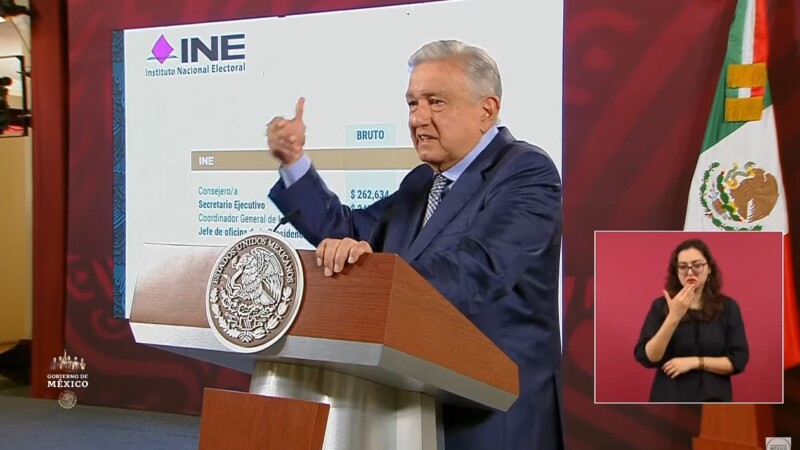 Consejeros y personal del INE son unos “cinicazos”: AMLO