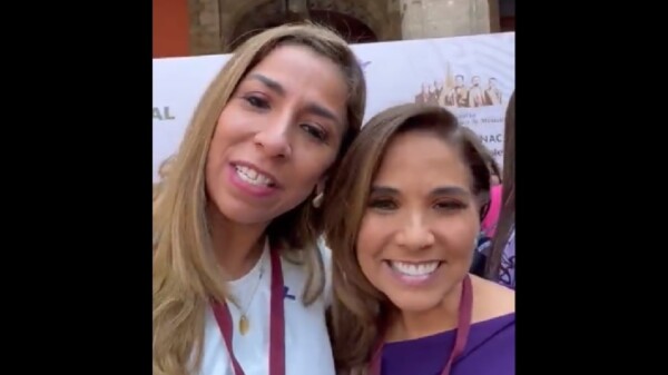 Marybel Villegas conmemora con AMLO en Palacio Nacional el Día Internacional de la Mujer.