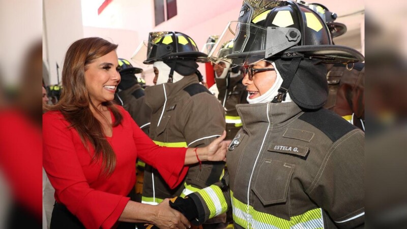 Con millonaria inversión fortalecen y equipan a bomberos de Cancún