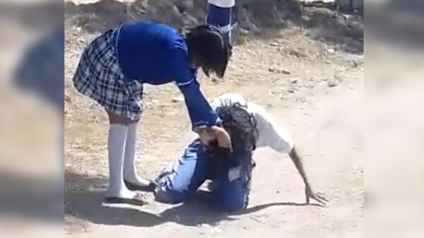 Muere adolescente de 14 años por golpes de su acosadora