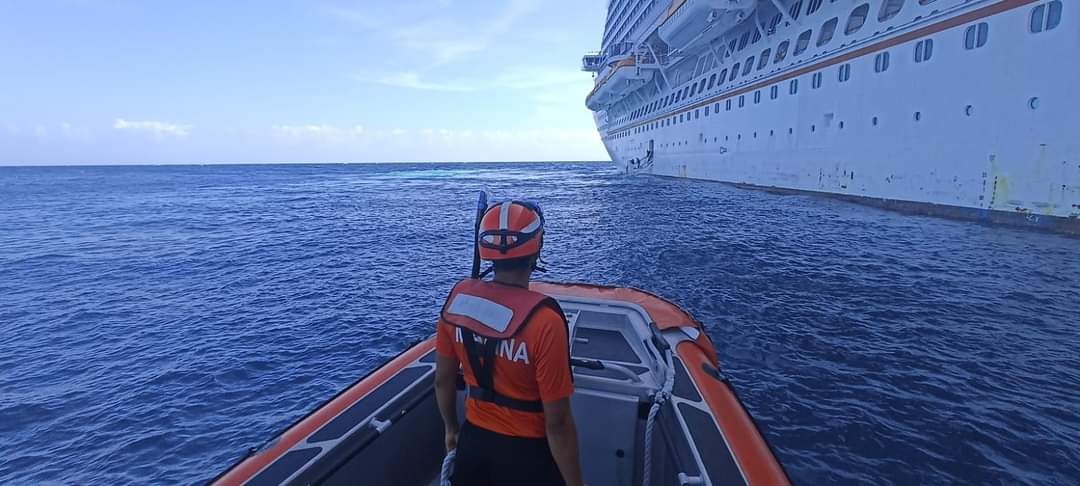 Evacúa la Marina a crucerista que requería atención médica urgente; la acción de apoyo se realizó a 4 kilómetros al noreste de Isla Mujeres.
