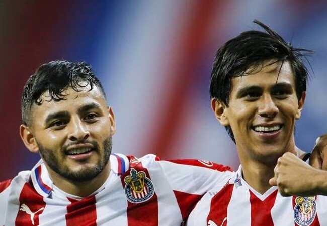 Jugador de las Chivas se habría accidentado