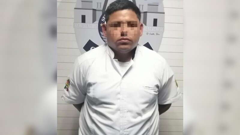 Detienen a taxista por amenazar a una mujer con una pistola en la Zona Hotelera de Cancún.