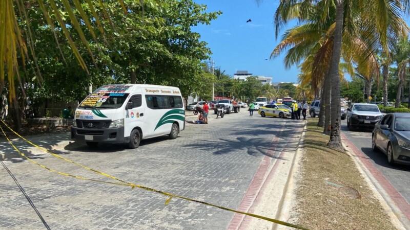 Mujer pierde la vida arrollada por una combi de TTE en la carretera a Punta Sam (VIDEO).