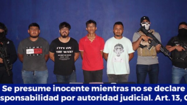 Detienen a tres narcomenudistas en la Supermanzana 64 de Cancún.