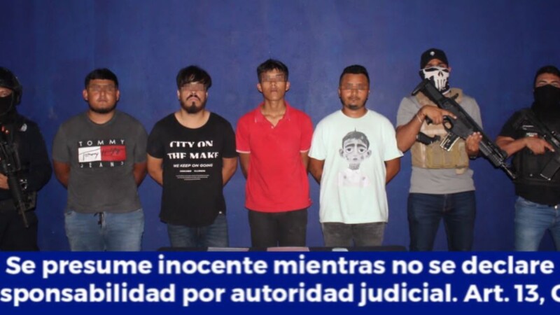 Detienen a tres narcomenudistas en la Supermanzana 64 de Cancún.