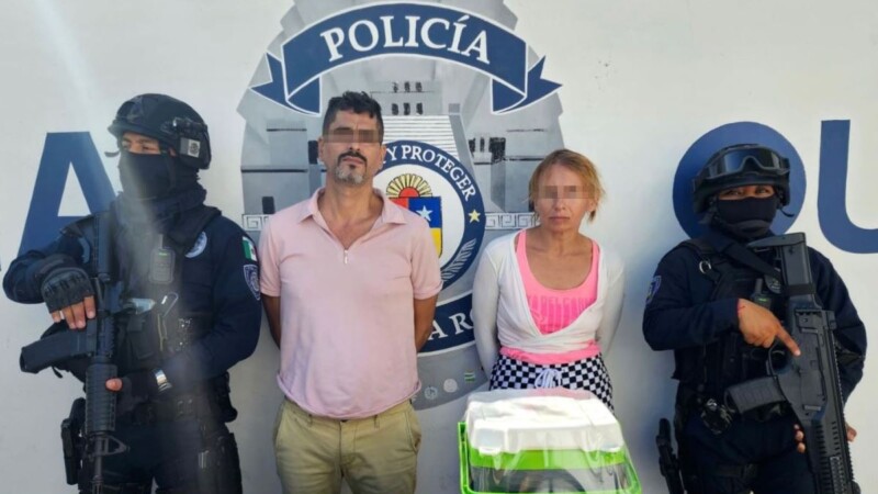 Detienen a una pareja por narcomenudeo en Playa del Carmen.