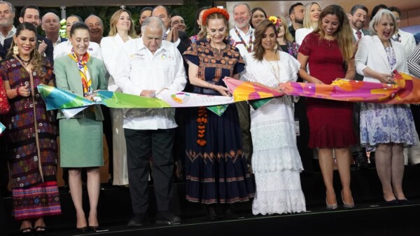 Marybel Villegas promueve destinos de Quintana Roo en el Tianguis Turístico de México.