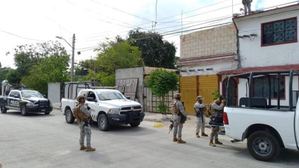 Aseguran droga en un cateo realizado en la Supermanzana 73 de Cancún.