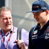 ¿Padre de Verstappen se "burla" de Checo Pérez?