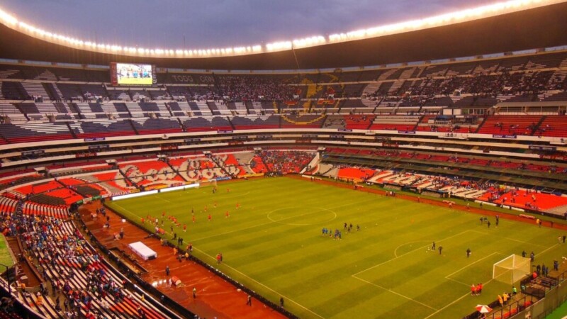 Mujeres americanistas se pelean en el Estadio Azteca