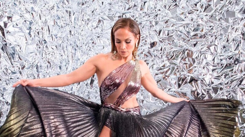 A sus 53 años Jennifer Lopez posa desnuda totalmente