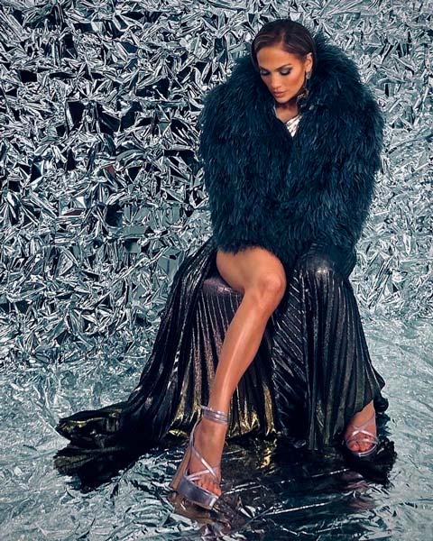 A sus 53 años Jennifer Lopez posa desnuda totalmente