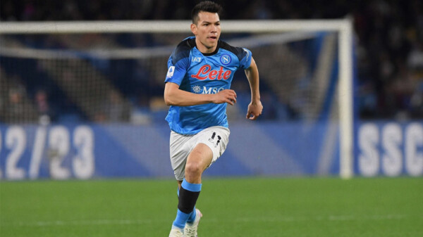 ¿Por qué el Napoli no renueva al Chucky Lozano?