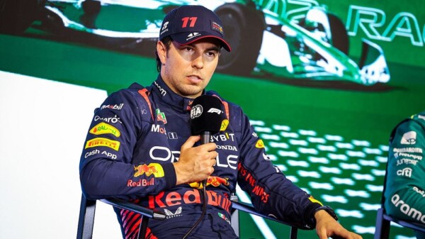 Checo Pérez manda advertencia a Verstappen