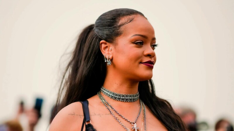 Le roban el automóvil a Rihanna ¡frente a su casa en Los Ángeles!