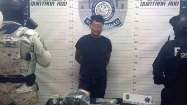 Detienen a sujeto armado en In House en Playa del Carmen.