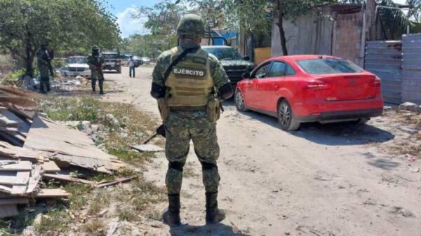 Sujeto ataca a tiros a policías en la colonia In House de Playa del Carmen