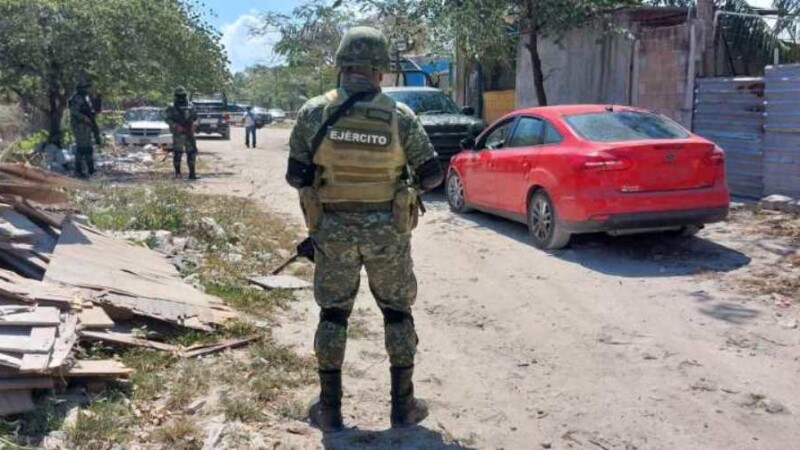 Sujeto ataca a tiros a policías en la colonia In House de Playa del Carmen