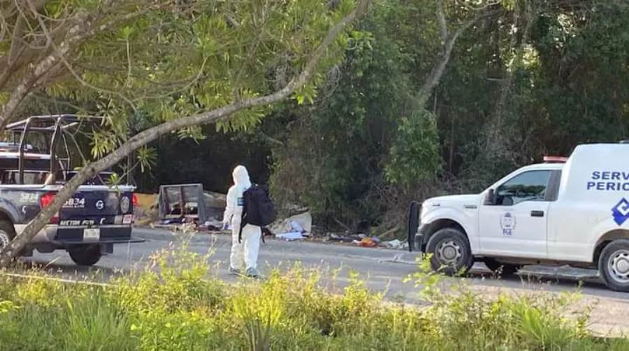 Cancún: Dejan cadáver ensabanado con narcomensaje en la Región 259 (VIDEO); los hechos se registraron cerca de la secundaria “Carlos Fuentes”.