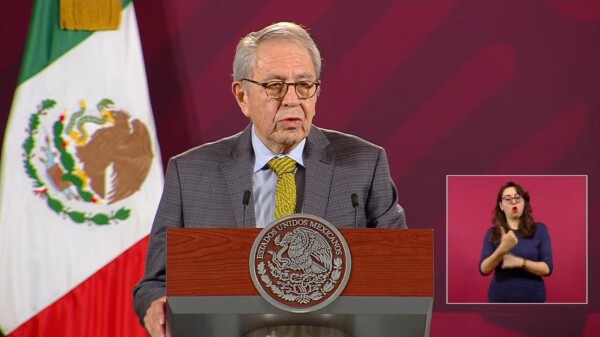 AMLO tiene síntomas leves de Covid, informa Alcocer