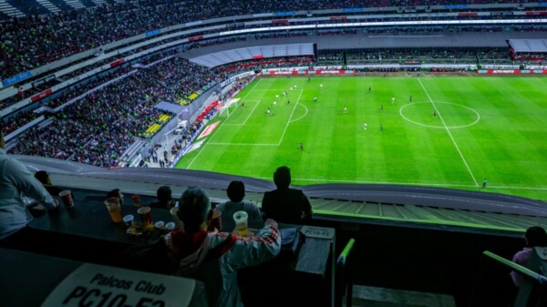 ¿Jugador de los Pumas es captado apoyando al América?