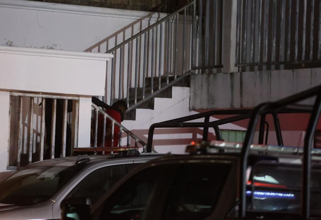 En Cancún catean casas de seguridad en busca de líder criminal; deja detenidos incursiones en las Supermanzanas 248, 223, 91 y Villas del Mar.