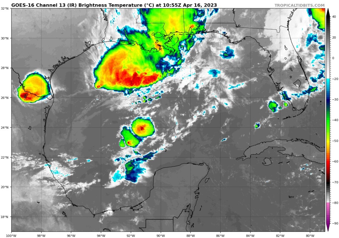 Pronóstico del clima para hoy domingo 16 de abril 2023 en Quintana Roo; cielo medio nublado por la tarde, con probabilidad de lluvias fuertes.