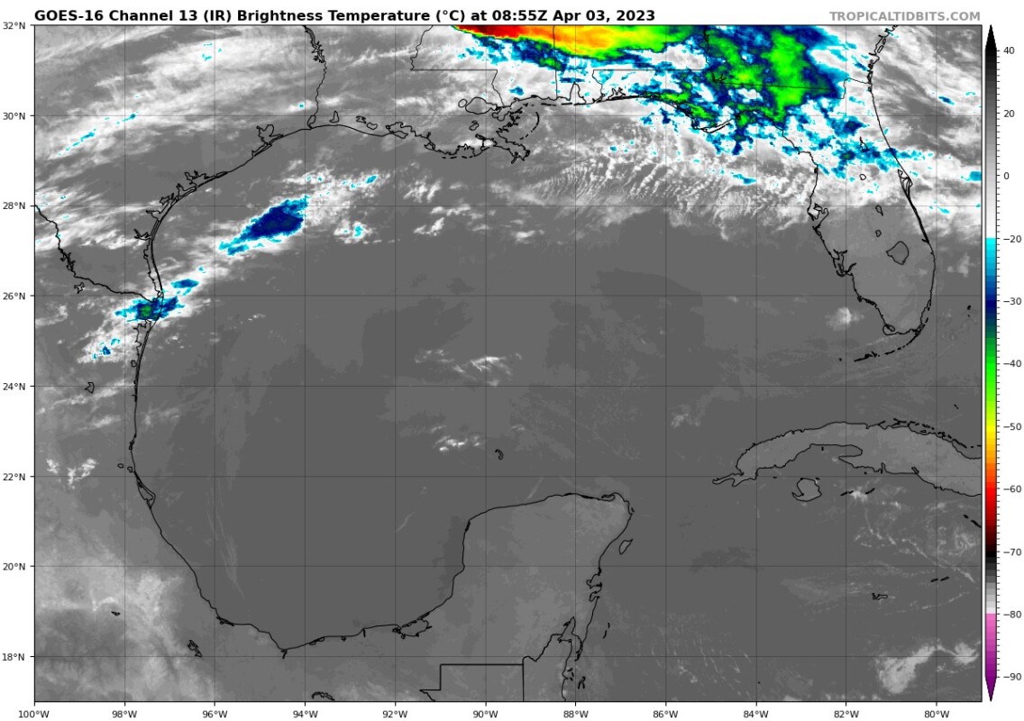 Pronóstico del clima para hoy lunes 3 de abril 2023 en Quintana Roo; cielo parcialmente nublado y sin condiciones para lluvia en la región.