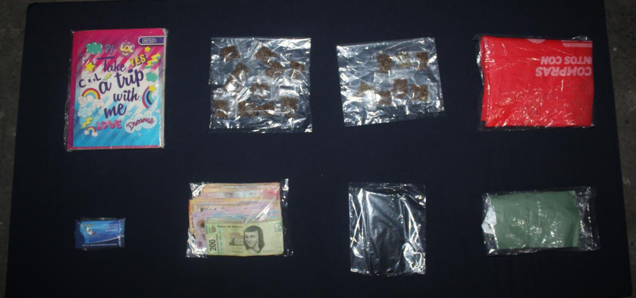 Caen dos colombianas narcomenudistas en Privadas Turquesa; les decomisaron marihuana y 27 mil pesos en efectivo.