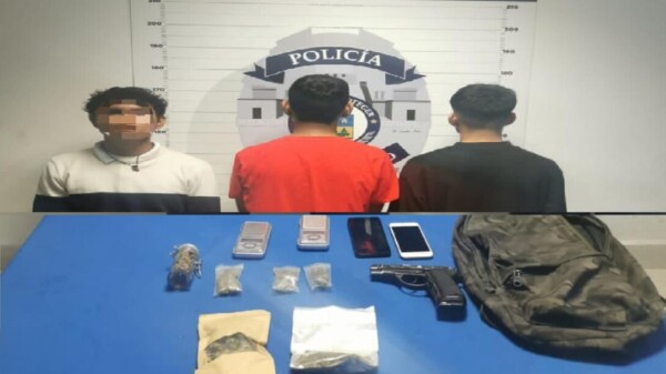 Caen 3 jóvenes, dos menores de edad, con arma y drogas