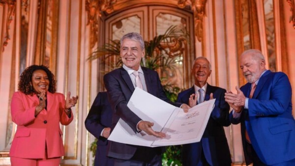 Chico Buarque, 4 años después, recibe el premio Camões 2019