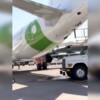 Camión choca con avión en Aeropuerto de Guadalajara