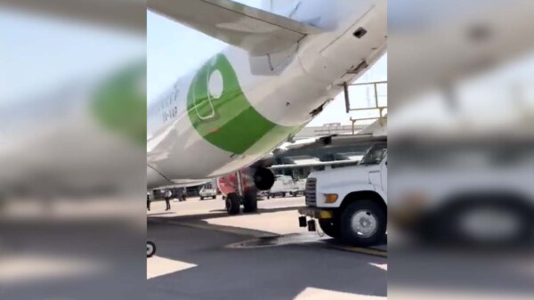 Camión choca con avión en Aeropuerto de Guadalajara
