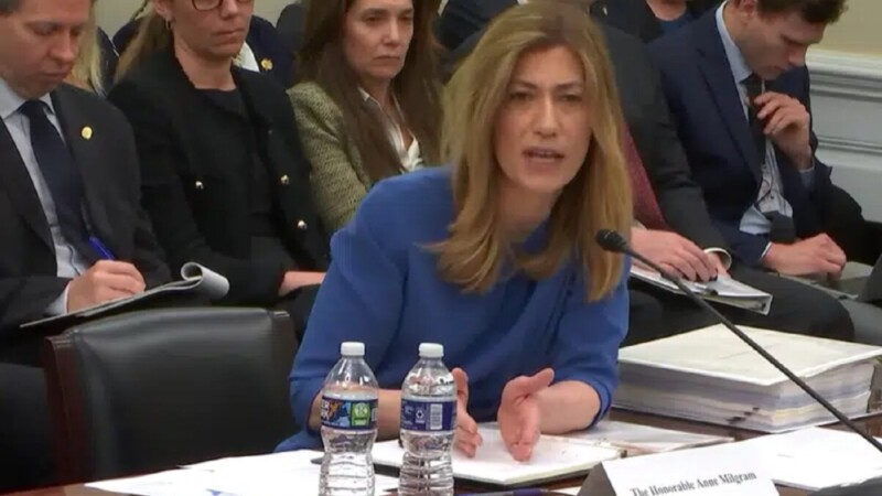 Fustigan legisladores de EU a directora de DEA por “moches”