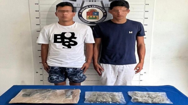 Caen dos ladrones de relojes Rolex en Cancún.