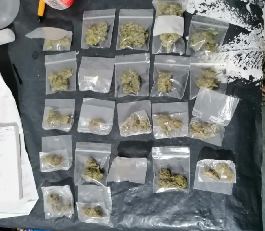 Aseguran droga y detienen a mujer en un cateo en Chetumal; otorga juez de Control el mandamiento judicial en la colonia Taxistas.