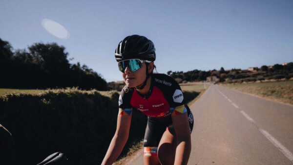 Atleta utiliza OnlyFans para pagar su carrera deportiva