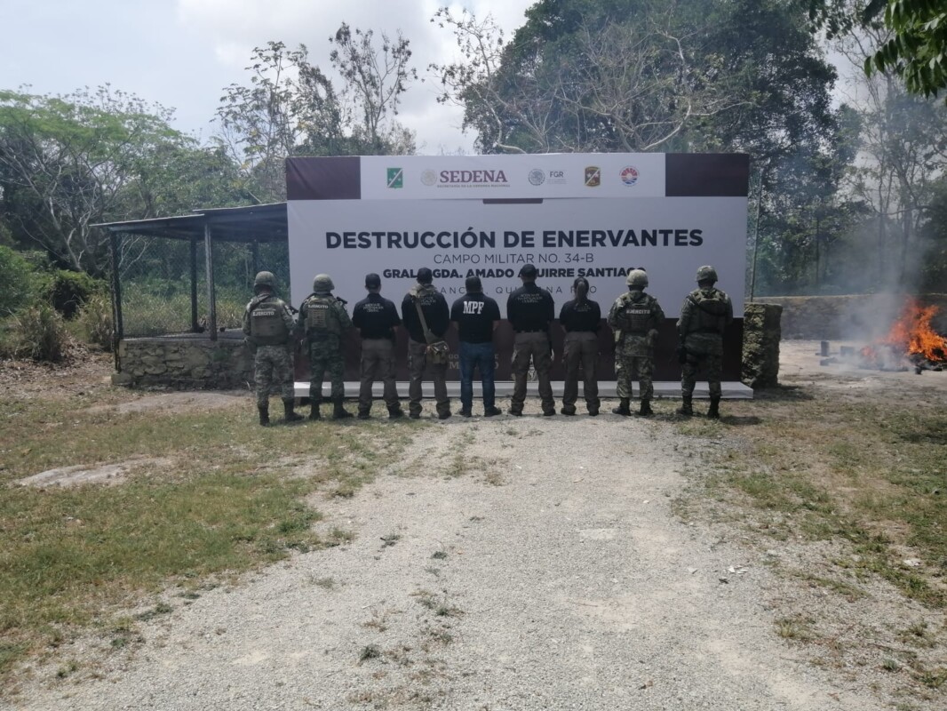 Incineran más de 300 kilos de narcóticos en la Guarnición Militar de Cancún; además, destruye FGR diversos objetos del delito.