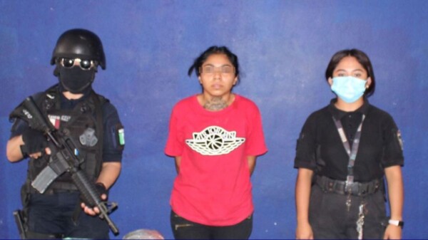 Detienen a una mujer por intentar meter droga al Cereso de Cancún.