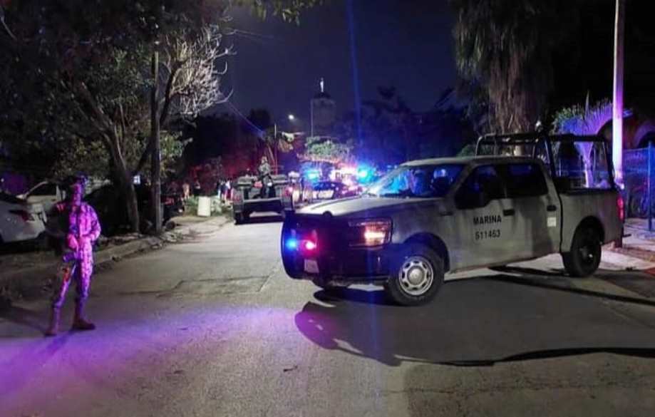 Intentan ejecutar a familiares de un policía en Playa del Carmen; ataque en La Guadalupana dejó cuatro lesionados, dos son mujeres.