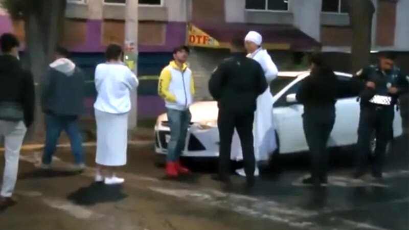 Hombre muere en la CDMX al caer de un árbol