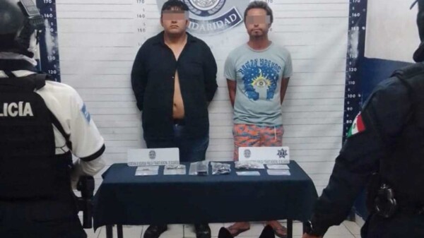 Playa del Carmen: Detienen a dos narcomenudistas en la Quinta Avenida