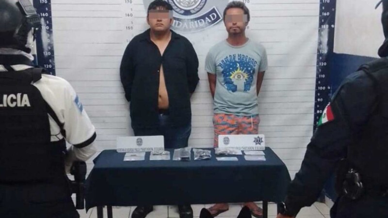 Playa del Carmen: Detienen a dos narcomenudistas en la Quinta Avenida