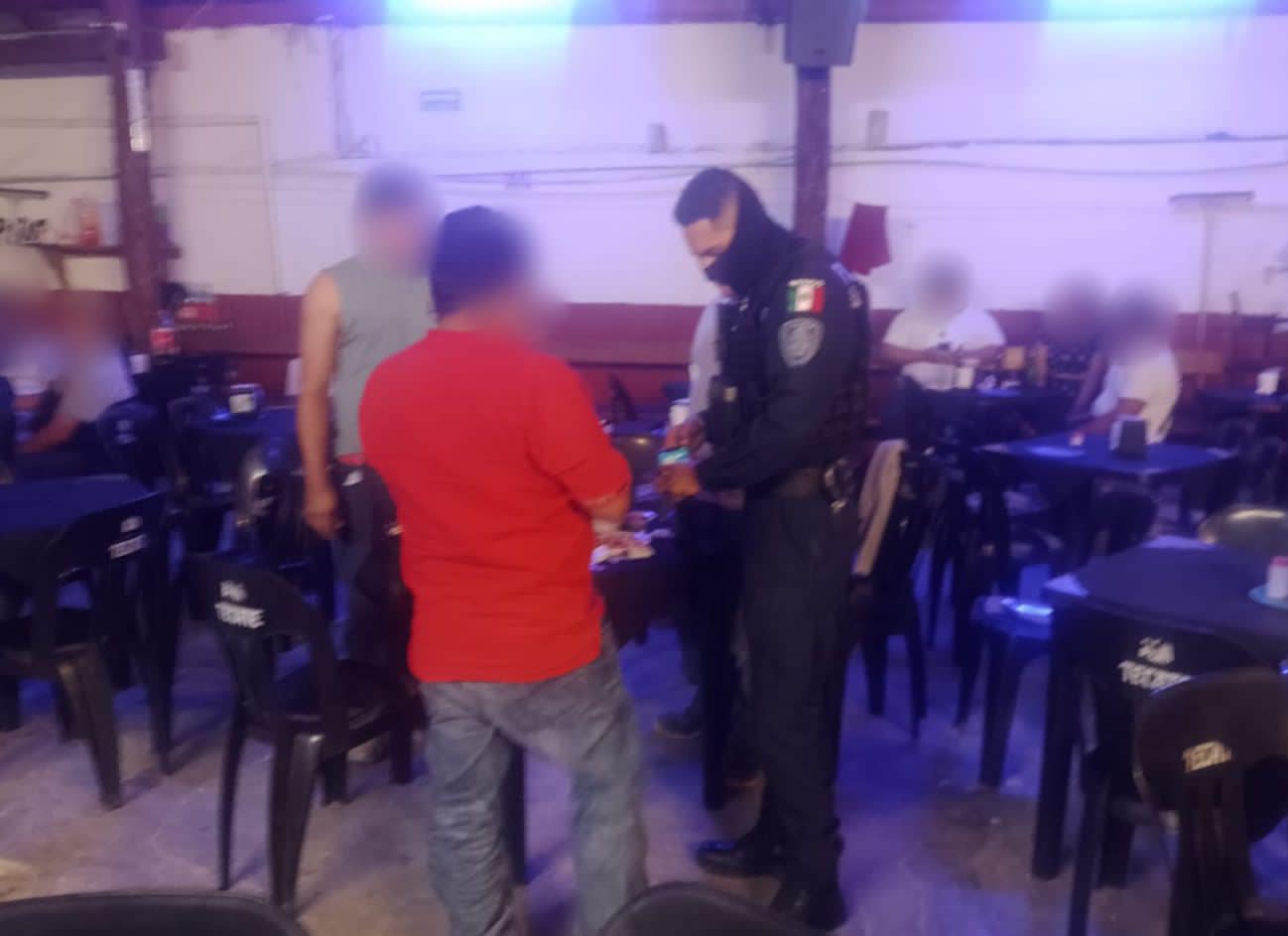 Realizan operativo en bares y antros de Playa del Carmen; en total fueron inspeccionados 11 establecimientos y revisadas 300 personas.