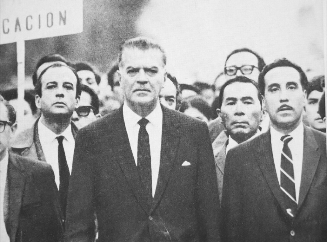 Durante la marcha en 1968 junto al rector Javier Barrios Sierra. 